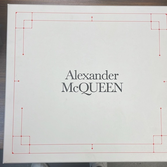 Alexander McQueen Black Leather Knuckle Clutch - Picture 5 of 7